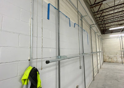Railex System 200 Slick Rail is easily installed against a wall. Your perimeter space and single walls are turned into useful storage.
